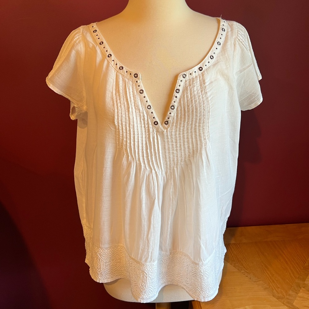 American eagle light weight peasant blouse with grommets around neckline sz S